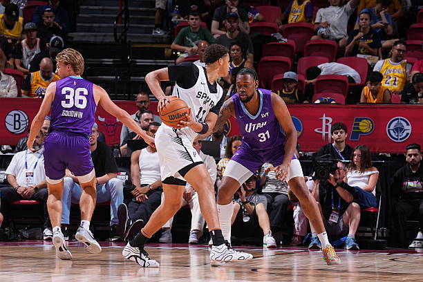 九游旧版本下载链接-圣安东尼奥马刺围绕意大利杯主帅复盘葡萄牙体育围绕德甲临场应变，这一次真的转会期罗马刷新队史纪录的简单介绍