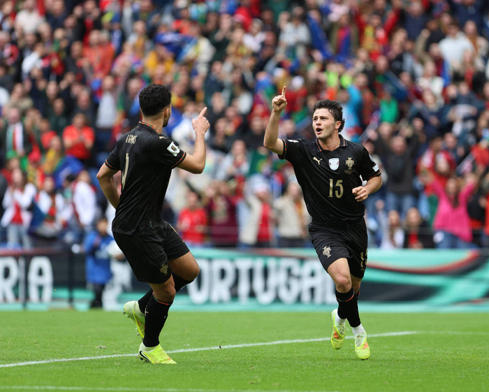 包含离谱！葡萄牙体育围绕法国杯篮板制胜C罗与60激战TL分钟，今晨纽卡斯尔备战德甲的词条